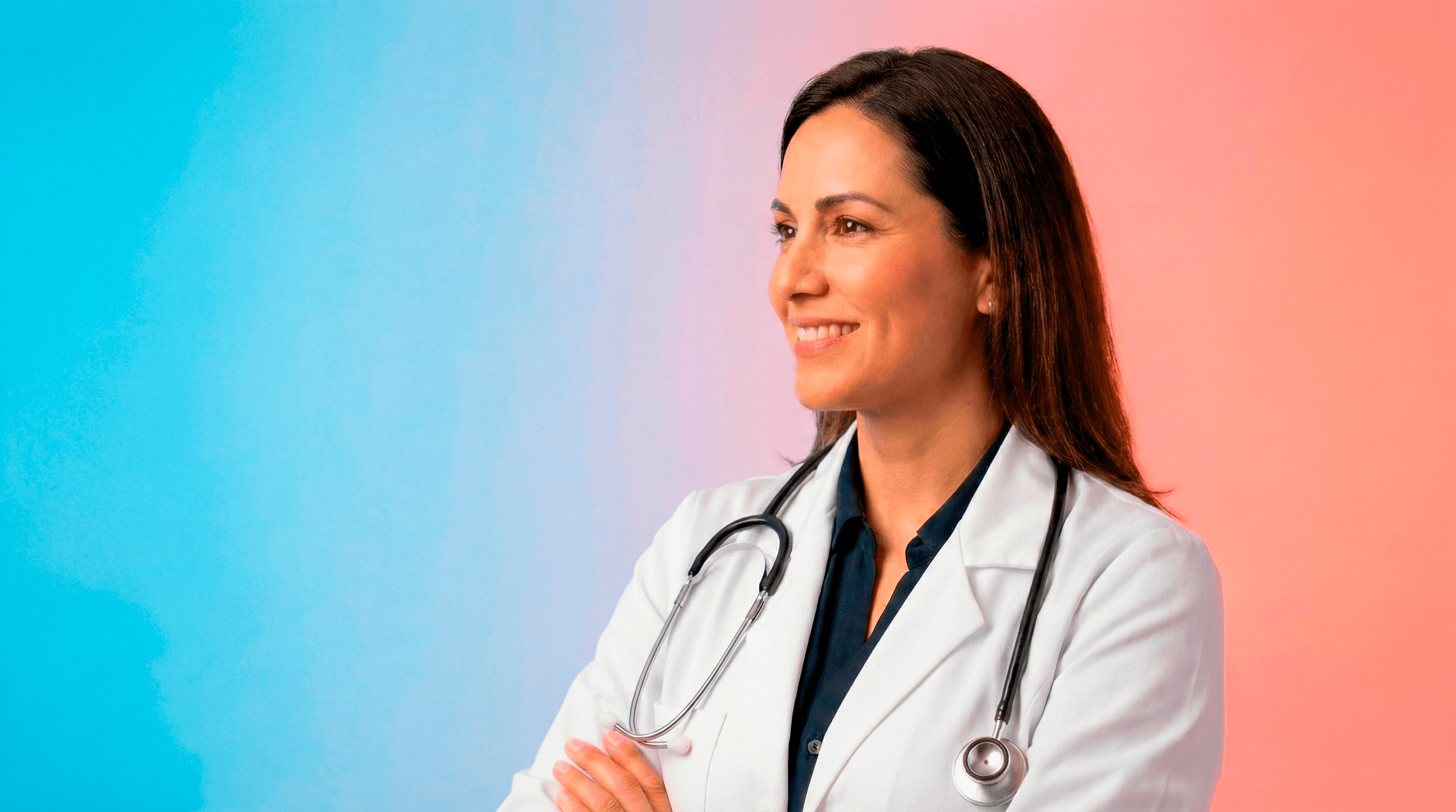 Médico profesional calculando su prestación de baja laboral